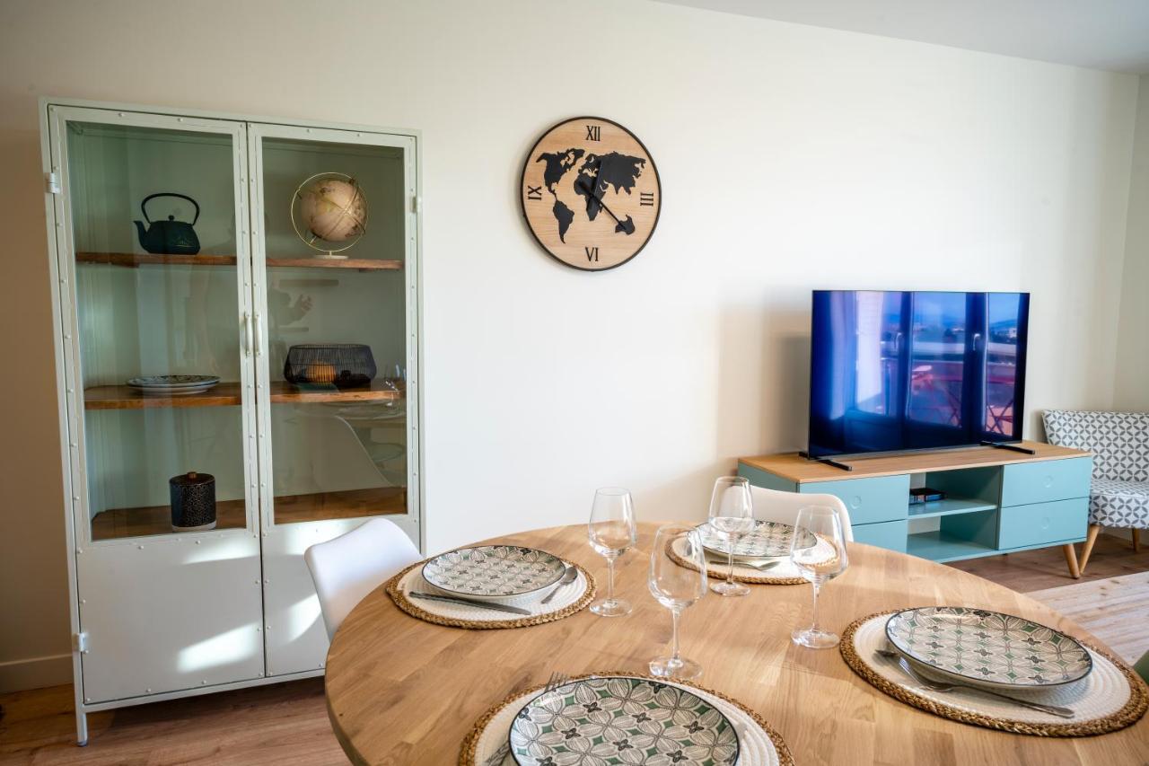 Appartement T2 De Standing Climatise Avec Parking Prive, Tram T2 T5, Hopitaux Est Bron