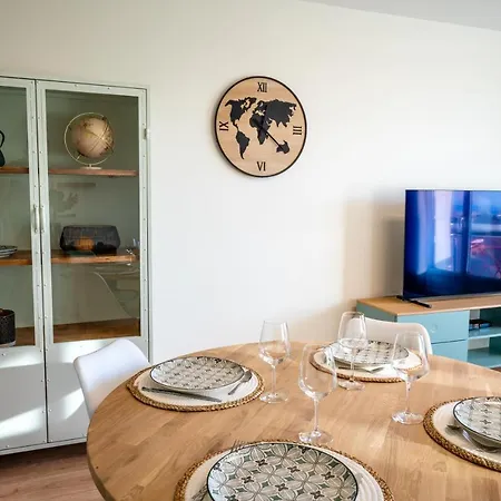 Apartamento T2 De Standing Climatise Avec Parking Prive, Tram T2 T5, Hopitaux Est Bron Exterior foto