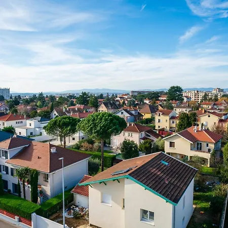 Apartamento T2 De Standing Climatise Avec Parking Prive, Tram T2 T5, Hopitaux Est Bron Exterior foto