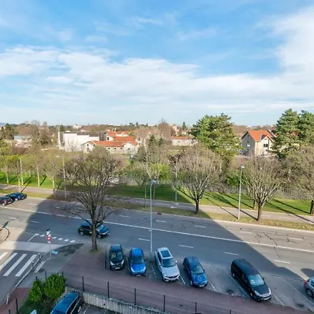 Apartamento T2 De Standing Climatise Avec Parking Prive, Tram T2 T5, Hopitaux Est Bron Exterior foto