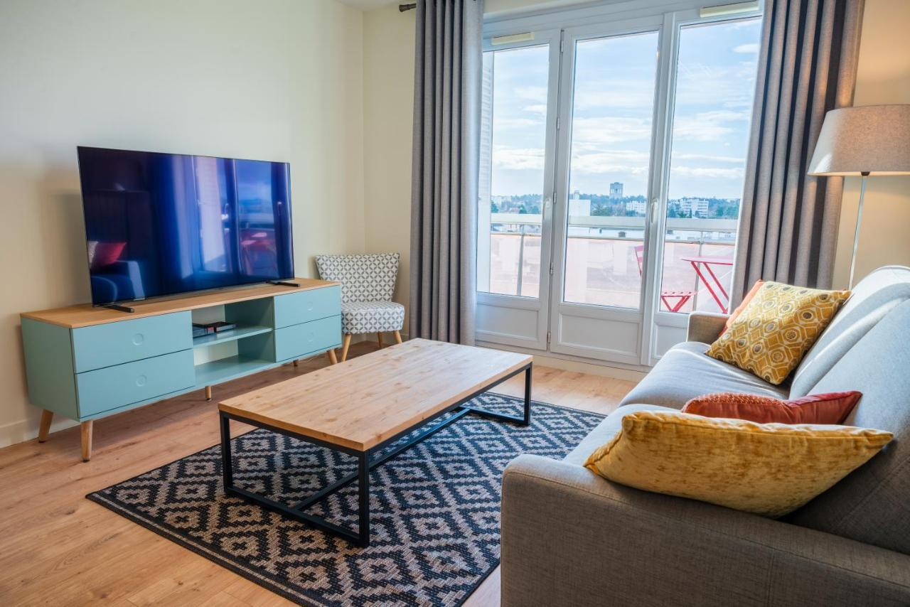 Apartment T2 De Standing Climatise Avec Parking Prive, Tram T2 T5, Hopitaux Est Bron