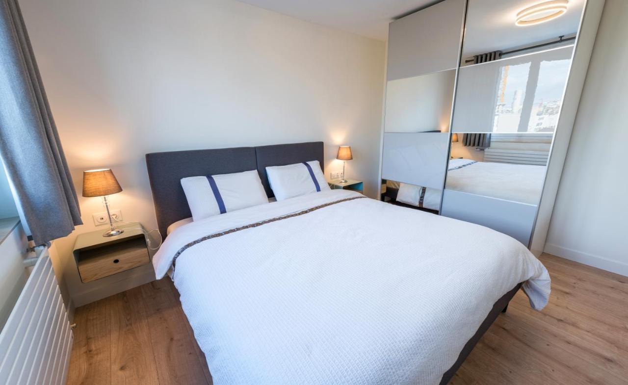 T2 De Standing Climatise Avec Parking Prive, Tram T2 T5, Hopitaux Est Apartment *