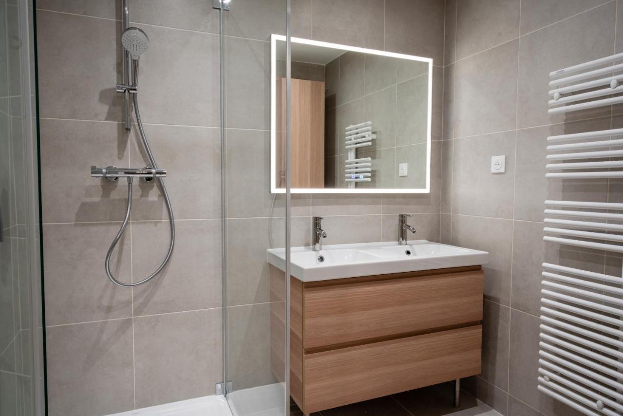 T2 De Standing Climatise Avec Parking Prive, Tram T2 T5, Hopitaux Est Apartamento *